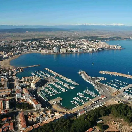 Apartment In L'Escala Near Montgri Reserve Апартаменты *